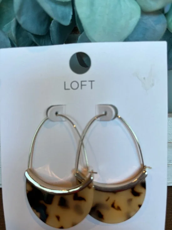 NWT LOFT Gold Hoop Earrings with Tortoiseshell Discs - Picture 3 of 6